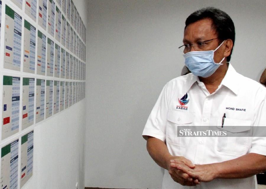 (File pic) Parti Bersatu Sabah (PBS) has urged state caretaker Datuk Seri Mohd Shafie Apdal (pic) to let district offices hand over land titles to recipients. Photo by MALAI ROSMAH TUAH/NSTP