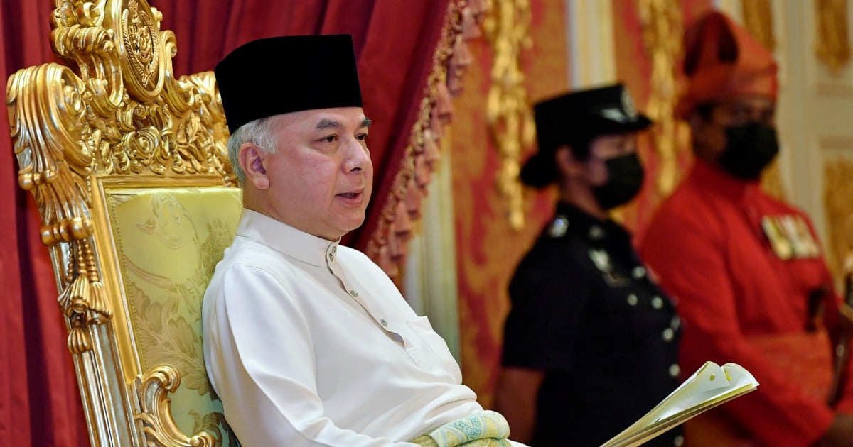 Not Something To Be Proud Of Sultan Nazrin Slams Politicians Amidst State Crisis