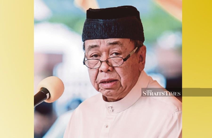 Selangor Sultan confers state awards on 57 recipients