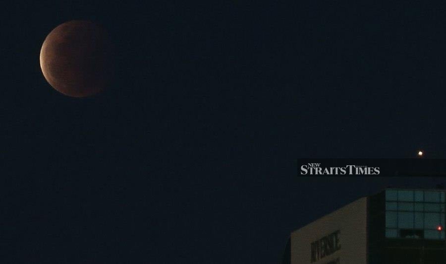 Malaysians Get Set For The Super Blue Blood Moon Tomorrow