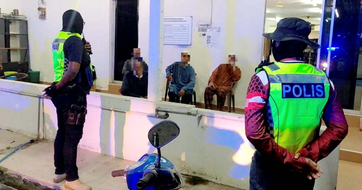 MCO: Five men fined for praying in Kemaman surau | New Straits Times