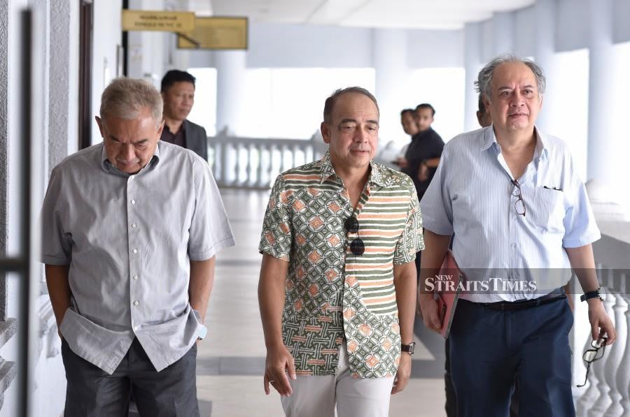 Tan Sri Nazir Razak (centre) is also seen arriving at the court ahead of the trial. -NSTP/MOHAMAD SHAHRIL BADRI SAALI