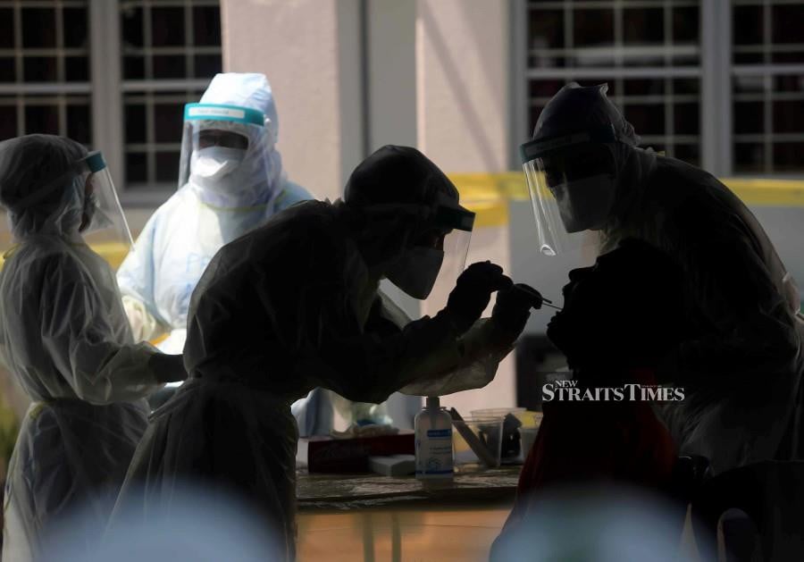 This came after two new clusters involving infection among estate workers were detected. The clusters are the Baturong Cluster in Kunak and the Ladang Matamba Cluster in Lahad Datu. - NST/file pic. 