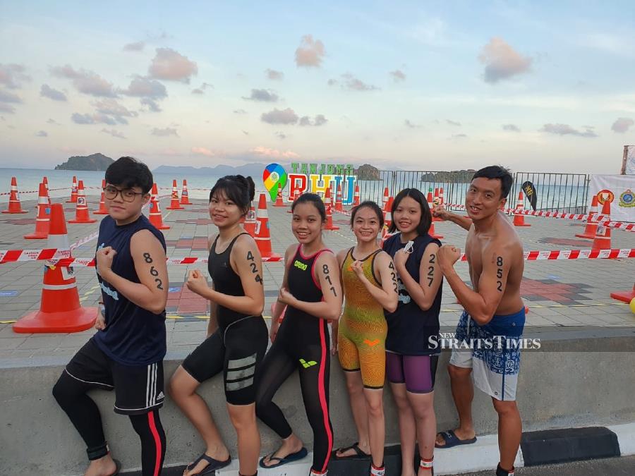 Kevin Yeap (right) with his swimmers at the Langkawi Swimming Festival.