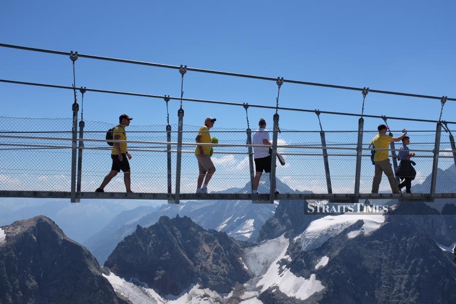 Take in the view from Lake Lucerne Region’s highest vantage point, Mount Titlis, while taking the Cliff Walk.