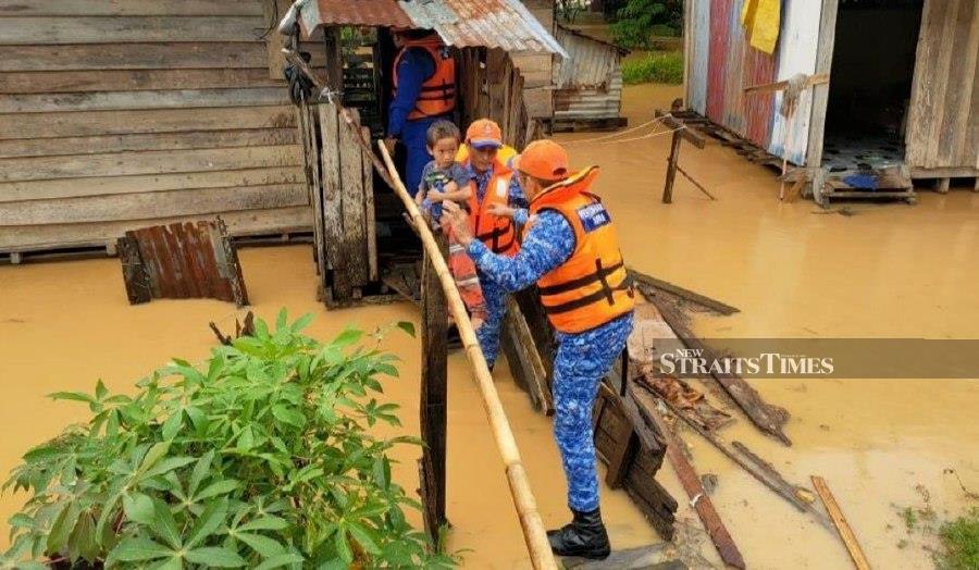 Several areas in four Sarawak divisions - Sibu, Miri, Bintulu and Kapit have been affected by floods. - NSTP pic