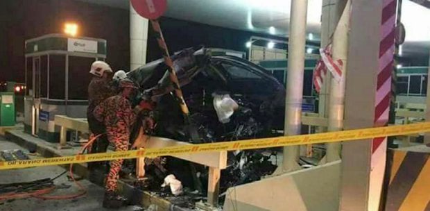 Woman dies in toll booth crash | New Straits Times | Malaysia General ...