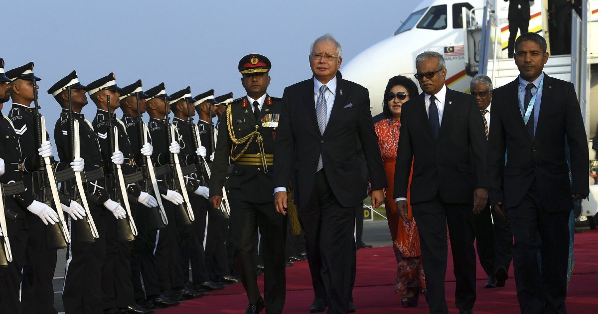 Najib accorded official welcoming ceremony in Maldives | New Straits Times