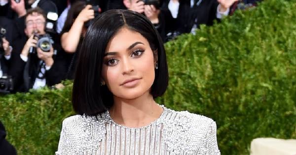 20-year-old Kylie Jenner delivers a daughter  New Straits 