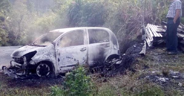 Police finds charred body in burnt car  New Straits Times 