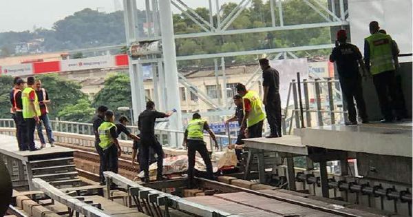 Man descends on tracks, dies after hit by train at Pusat Bandar Puchong ...