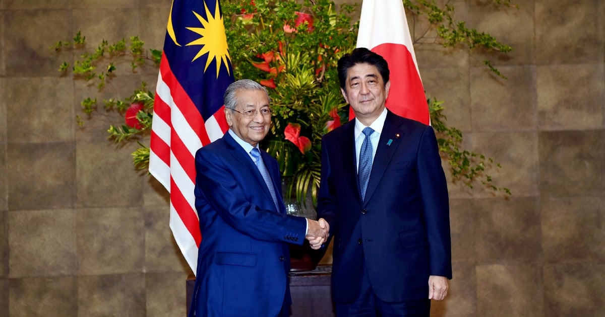 Dr Mahathir, Abe hold bilateral meeting in Tokyo | New Straits Times