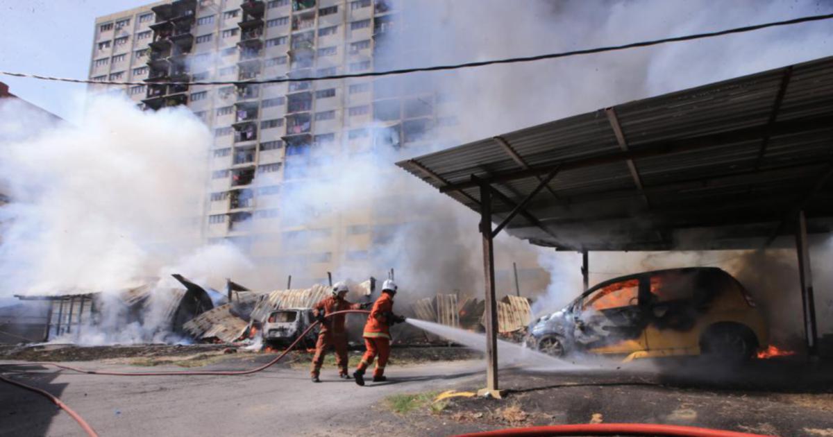 Firefighters Battle Large Blaze In Bangsar Utama | New Straits Times