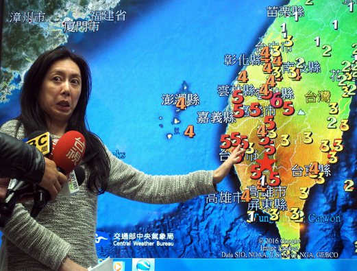  Tsai Min-chien, a member of the Seismological Observation Centre, explains a map to journalists after three earthquakes measuring 6.4, 4.3 and 4.5 respectively hit southern Taiwan. EPA