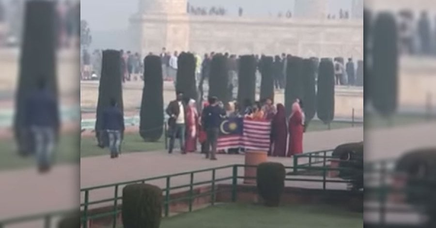 According to a report in Hindustan Times, the six Malaysians, who were accompanied by an Indian tour guide, posed for a picture in front of the monument while holding the national flag. - Pic credit youtube @shreshthuttarpradesh