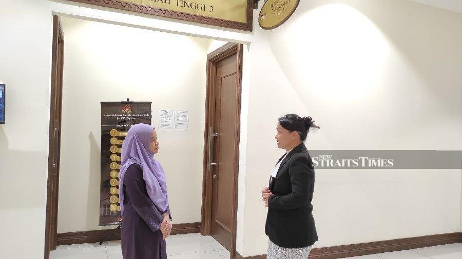 Nurhaizah Ejab (left) with counsel Shireen Sikayun.- NSTP pic /ERSIE ANJUMIN