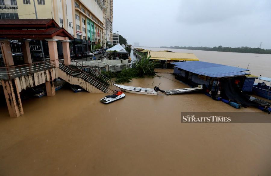 A general view of Sungai  Golok in Rantau Panjang, following heavy rain. -NSTP/NIK ABDULLAH NIK OMAR