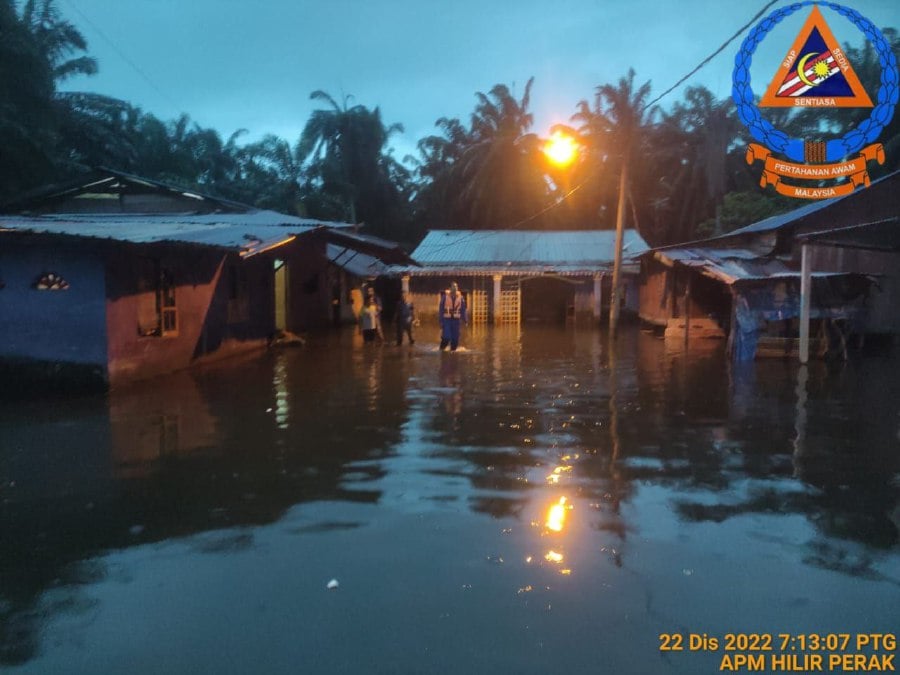 Number of Perak flood evacuees increase