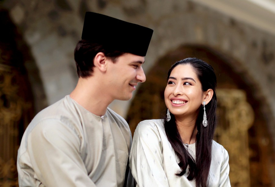 Marriage on the rocks? We're happy, says Tunku Tun Aminah | New Straits ...