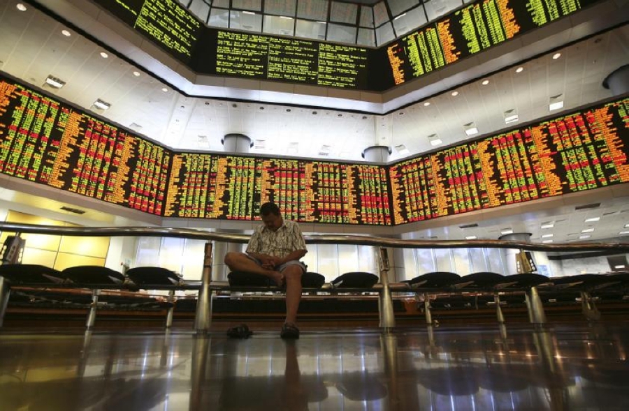 Bursa Malaysia ended the day with a minor decline in the midst of a mixed performance by regional markets.