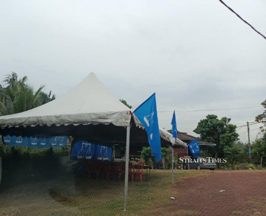  A tent with Barisan Nasional flags, seen at Kampung Rembia. - Pic by Nazri Abu Bakar