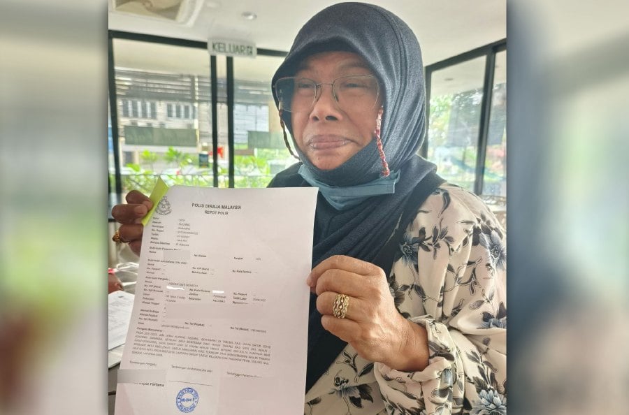 A former senior civil servant claimed that she had lost more than RM30,000 after funds in her Tabung Haji account were suspected to have been transferred to other accounts and withdrawn through ATMs since 2018.- NSTP/Mohd Roji Kawi