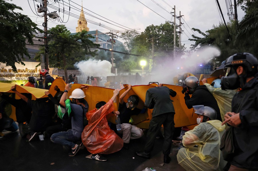 Thai Police Fire Water Cannon, Tear Gas At Latest Democracy Rally | New ...