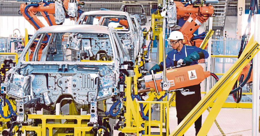 The Malaysian Automotive Association (MAA) says production of new vehicles in November 2020 increased 17.9 per cent YoY to 54,832 units from 46,517 units manufactured a year ago.