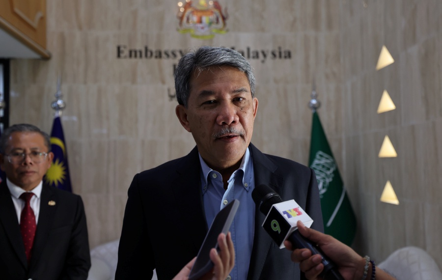 Foreign Minister Datuk Seri Mohamad Hasan said Abbas conveyed this during their meeting at the Plenary Session of the Special Meeting of the World Economic Forum (WEF) in Riyadh, Saudi Arabia on Sunday. - Bernama pic
