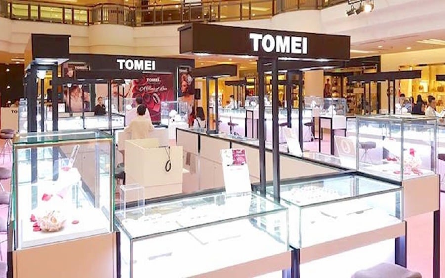 Integrated gold jewellery manufacturer and retailer Tomei Consolidated Bhd is nearing the end of its existing licence tenure with De Beers Diamond Jewellers Ltd. 
