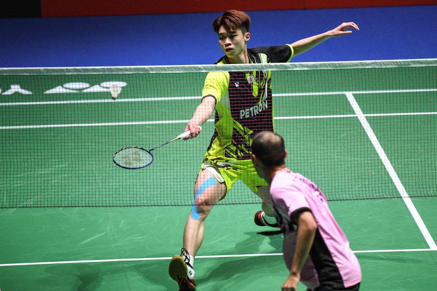 Ng Tze Yong of Malaysia (top) hits a return against Sitthikom Thammasin of Thailand during their men's singles match on day two of the Badminton World Championships in Tokyo. - AP PIC