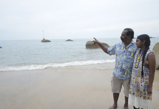S. Thulasi (right) who miraculously survived the 2004 tsunami, looks at the sea with her father, A. Suppiah at Miami beach in Batu Ferringhi. Pix by SHAHNAZ FAZLIE. SHAHRIZAL