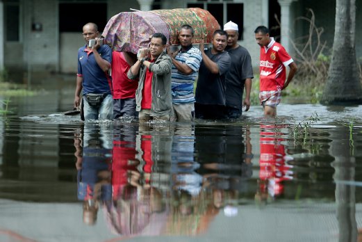 Flooded With Kindness Kelantan Villagers Carry Neighbours Coffin