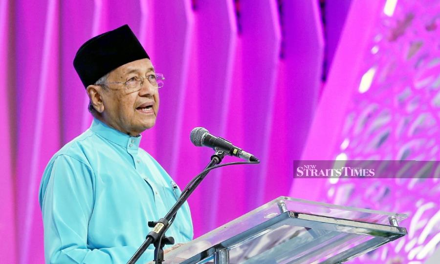 Prime Minister Tun Dr Mahathir Mohamad has extended his condolences to the families of the two Malaysians killed in the quake-triggered landslide in Lombok, Indonesia, on Sunday. (NSTP/IQMAL HAQIM ROSMAN)