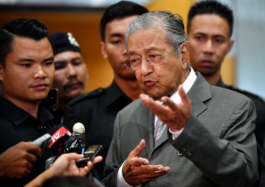  Prime Minister Tun Dr Mahathir Mohamad said it was imperative for the government to find the reason behind the people’s unhappiness as it was the only way to tackle the issue. Bernama 