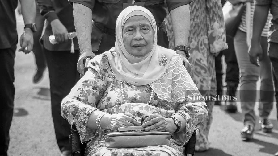 Condolences are pouring in following the death of Tun Rahah Mohamed Noah, who was wife of Malaysia’s second prime minister. - NSTP/ASYRAF HAMZAH.