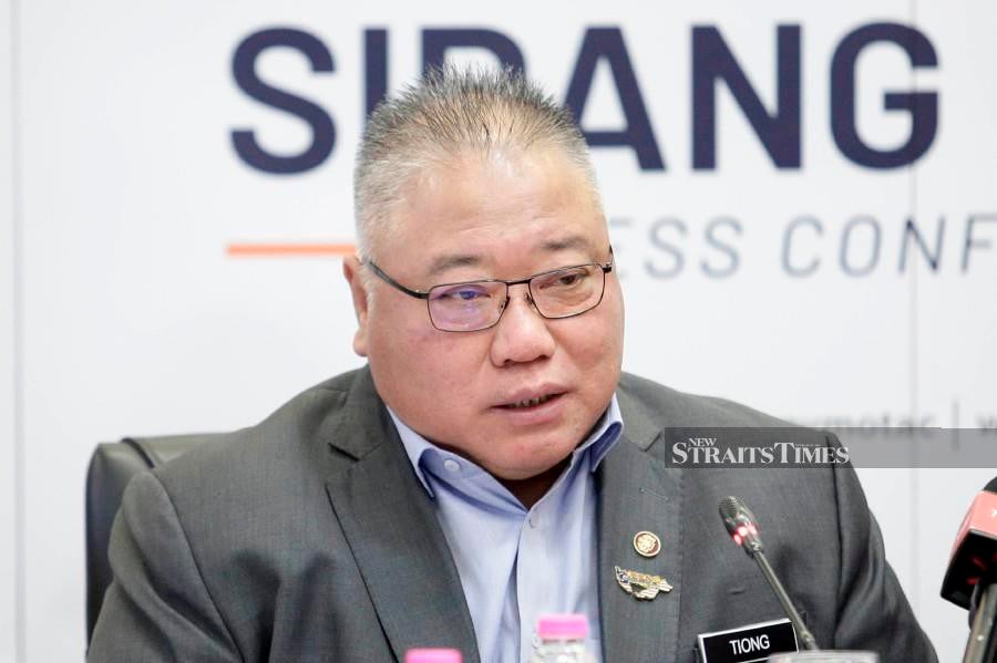 Datuk Seri Tiong King Sing believes that Sibu police are capable of combating criminal elements and will take a zero-tolerance approach towards crimes. - NSTP file pic