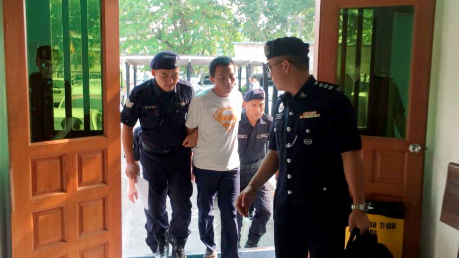  Philip Uja, 42, was charged with two counts of murdering and raping Nurnia Azalea Priscilla Edward at an unnumbered room of a house in Jalan Tiong Hua here between 8pm on Aug 1 and 2.30pm on Aug 2 this year. (Pic by HARUN YAHYA)