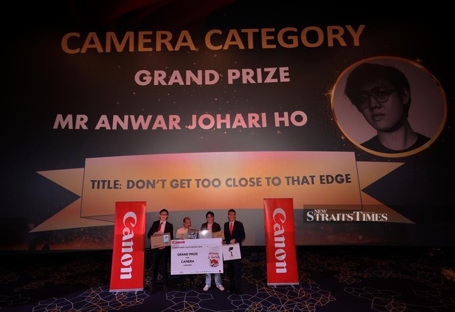 Walking away with sponsored prizes and a new EOS R5C camera was Anwar Johari Ho for his heartwarming film “Don't Get Too Close to That Edge”.