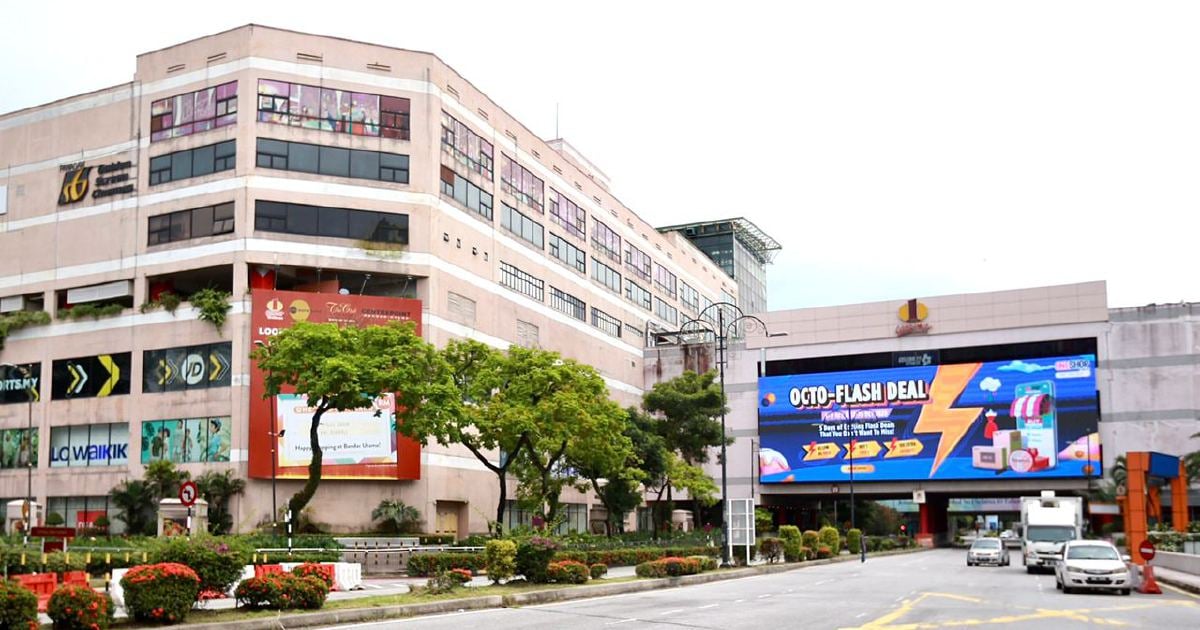 1utama Staff Undergo Mass Covid 19 Screening At Mall S Parking Lots