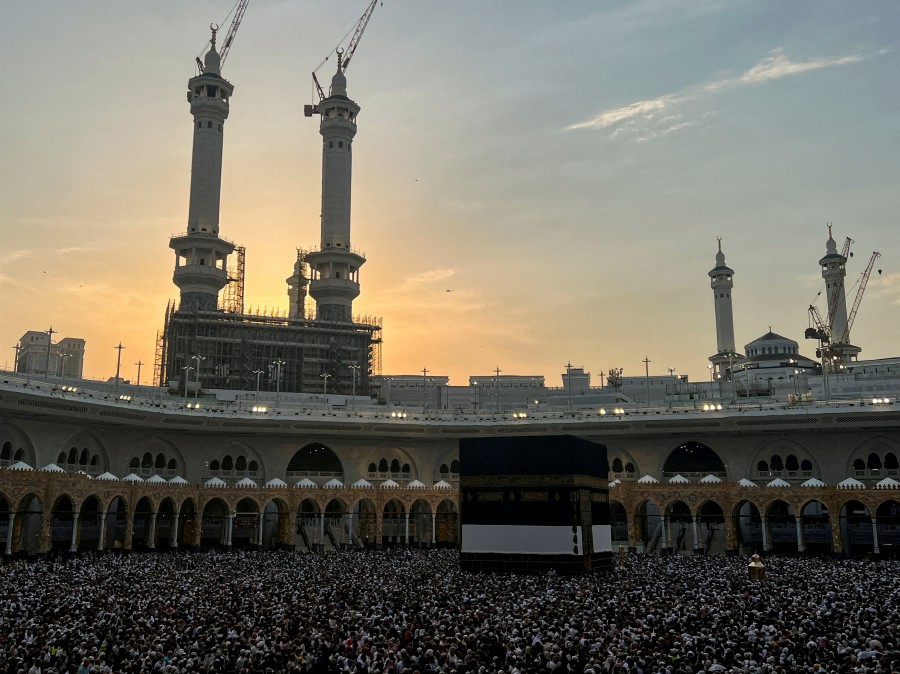 FILE PHOTO: Muslim pilgrims circle the Kaabah as they perform tawaf at the Grand Mosque, during the annual haj pilgrimage, in Makkah, Saudi Arabia, June 18, 2024. -- REUTERS/File Photo