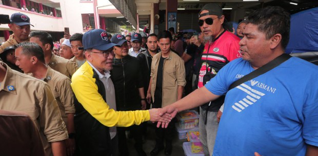 Johor govt thanks Anwar for his visit, commitment to flood relief work ...