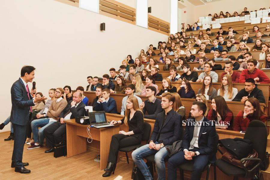  Gary's attentive class of professors and students in Kharkiv.