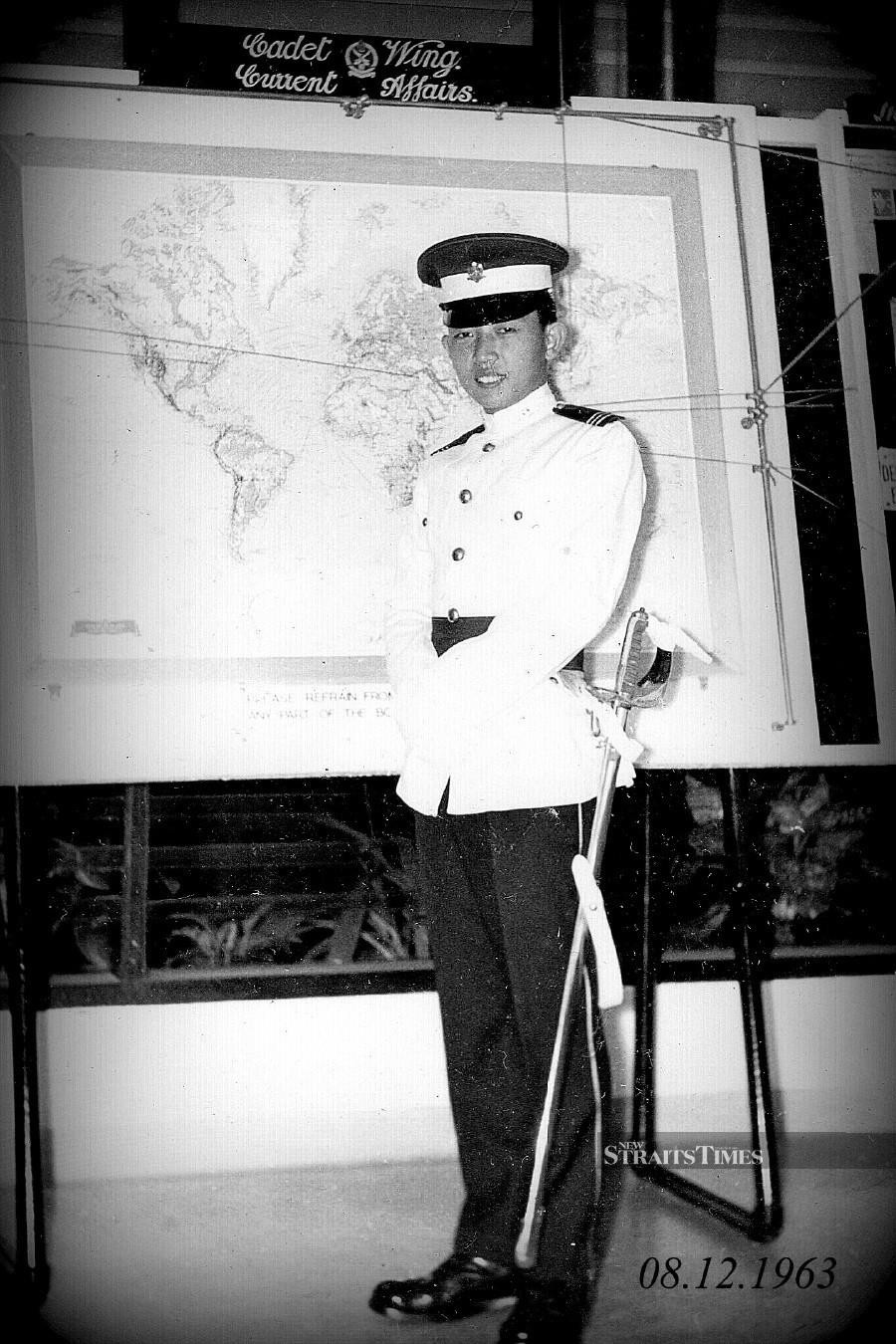  A picture of Goh after the Sovereign's Parade in December 1963.