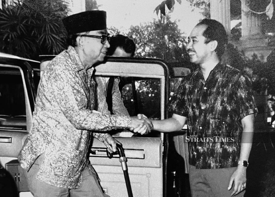  Tun Abdul Razak Datuk Hussein and Tan Sri Tengku Razaleigh Hamzah enjoyed a deeply meaningful and enduring relationship built on mutual trust and respect.