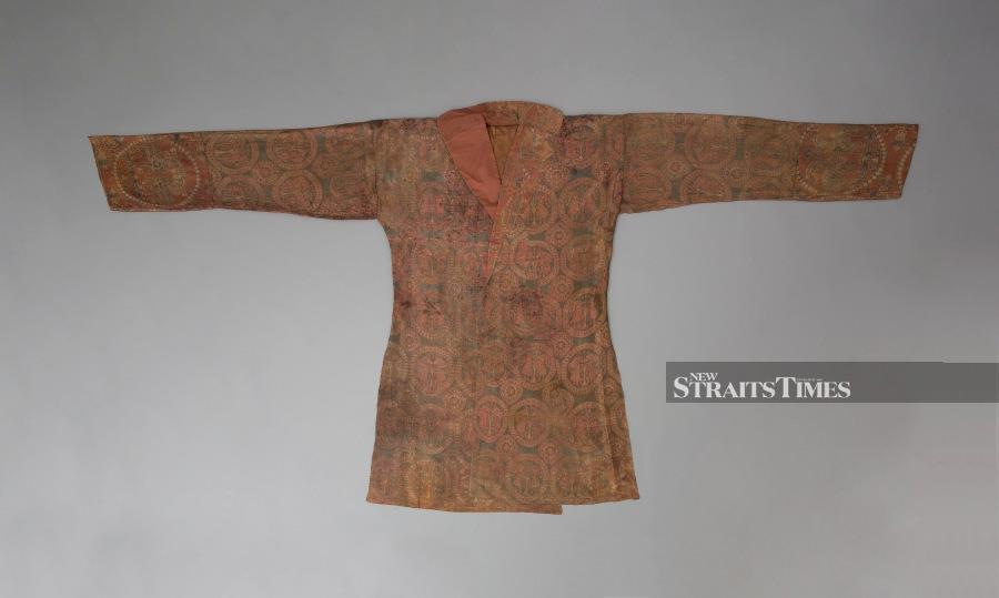  This robe is an extremely rare survivor from Sogdiana, 7th–8th century.