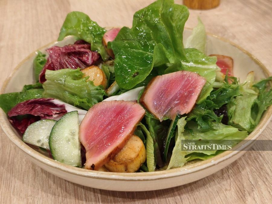  RRBH salad with fresh tuna.