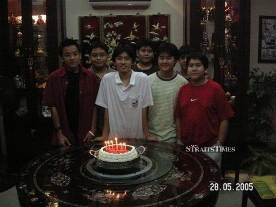  Amir (second from the left) & Lam (second from the right) when they were 15.