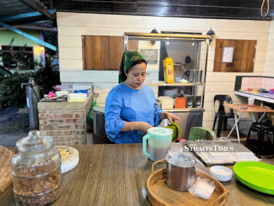  Her stint as a kitchen crew at Malaysia Hall has been invaluable for Norherdawati.