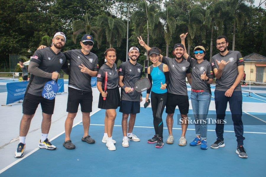  Some of the members of the Klang-Valley based, team KL Patriots (including the writer, third from left) took part in the ESM tournament at Universiti Malaya recently.